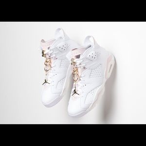 Womens Gold Ring 6s.